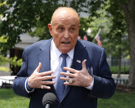 Рудолф Джулиани от герой на 11 септември до един от най-мразените хора в САЩ