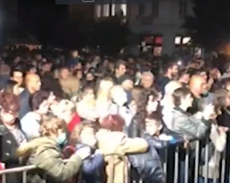 Стотици хора се събраха на концерт в Берковица, организиран от общината