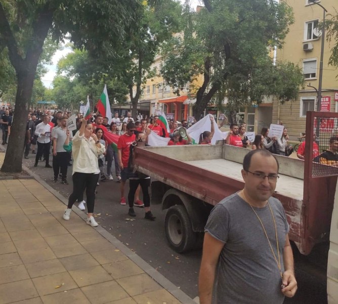 Голям протест на ресторантьорите в Кърджали блокира пътя към Гърция