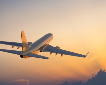 Закъсняла за полет жена излъга, че в самолета има бомба