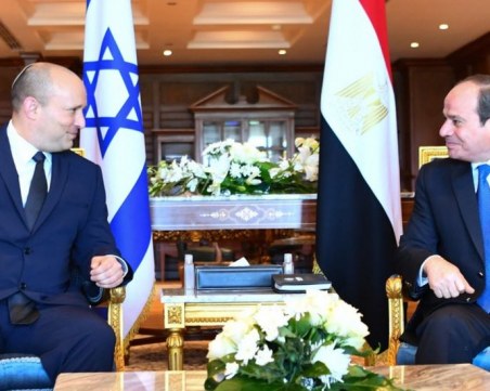 Десет години по-късно израелски премиер посети Египет