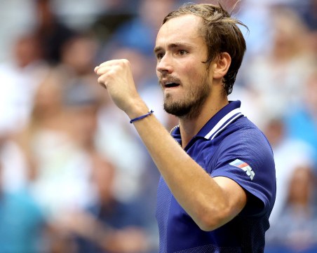 Медведев не остави никакви шансове на Джокович и го лиши от календарен Шлем