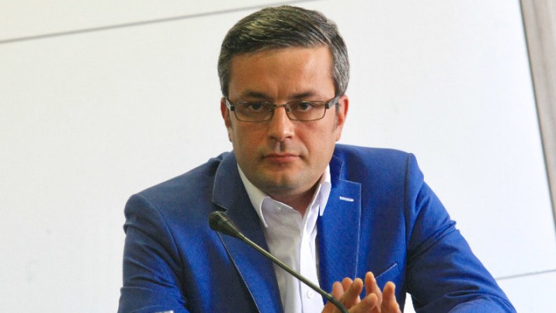 Биков: Искаме алтернатива на Радев и е нормално е да се обсъжда името на Петър Стоянов
