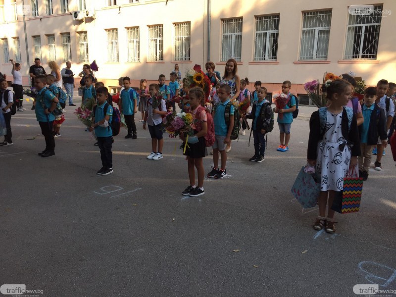 Директорът на РУО: Училищата в Пловдив сами решават за онлайн обучението, затваряме всички при тъмночервена зона