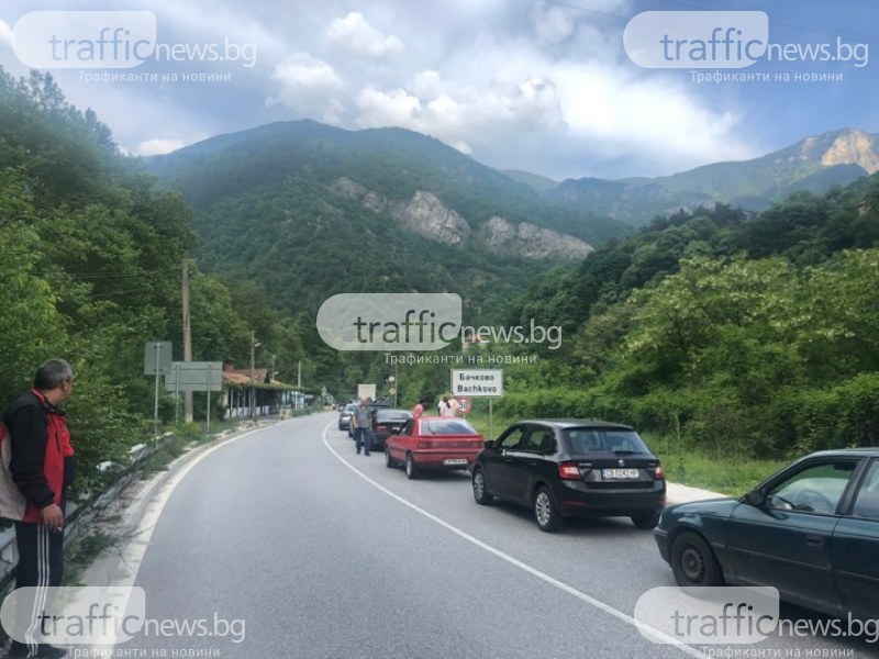 След катастрофата: Пуснаха движението по пътя Асеновград-Смолян