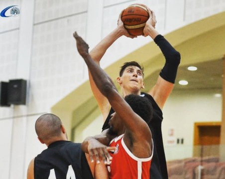 Академик подписа със сръбски гигант