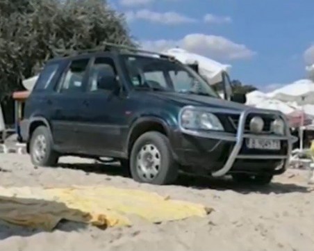 Директор на училище гази през плаж с джипа си, оказа се и пиян