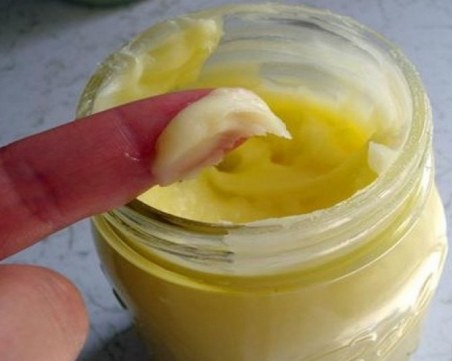 Маска за лице с пчелен восък - подмладяваща и подхранваща