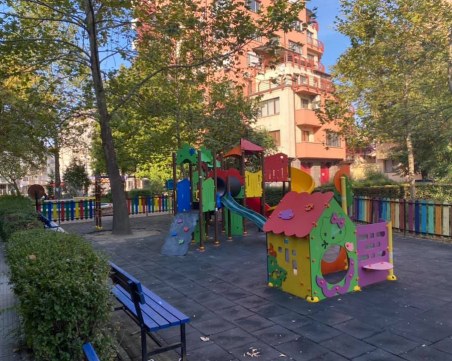 Обновена детска площадка ще радва малчуганите в 