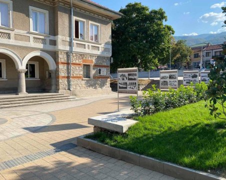 Ретро снимки от Куклен в изложба на открито