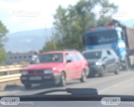 Верижна катастрофа блокира Околовръстното, задръстването – километрично