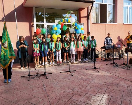 Кметът на Източен Иван Стоянов откри учебната година в НУ