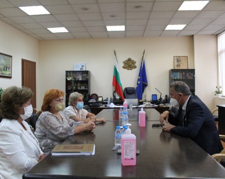 Министър Кацаров: Имаме огромен проблем с недостига на професионалисти по здравни грижи и това трябва да се промени