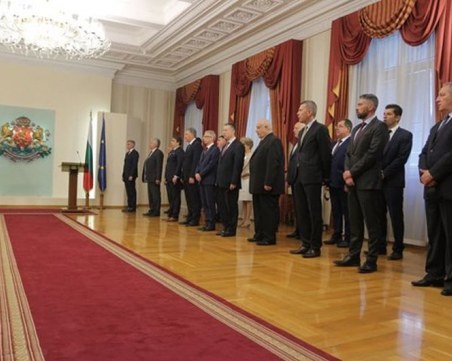 Радев назначава утре нов служебен кабинет - какви са очакванията и коментарите