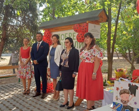 С 25 повече първокласници посрещат училищата в община 