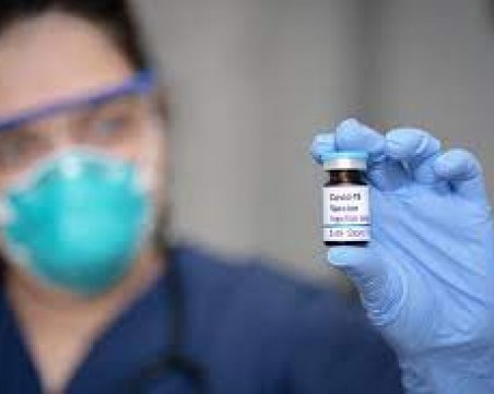 Служители напускат работа или излизат в дълъг болничен заради новите мерки във Франция