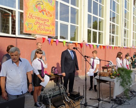 Стоян Алексиев откри новата учебна година в СУ 