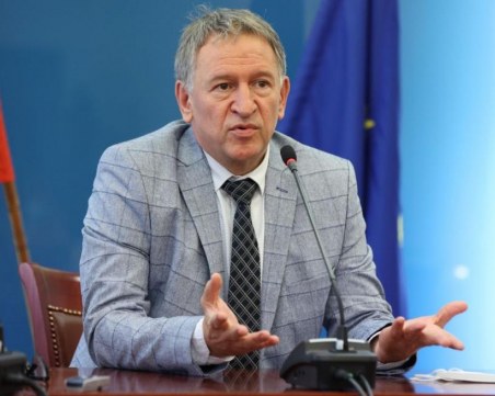 Стойчо Кацаров с отчет за здравното министерство: Скандали и тревожни данни