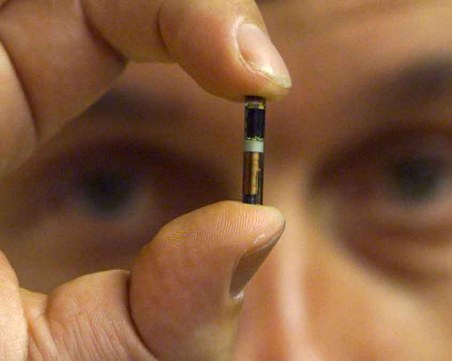 Британка имплантира над 50 чипа в тялото си