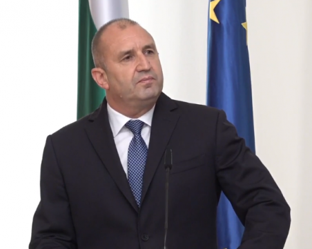 Радев официално назначи новото служебно правителство, министрите се заклеха