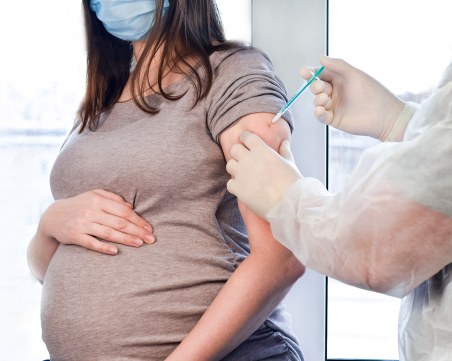 Влияят ли ваксините срещу COVID-19 върху забременяването?