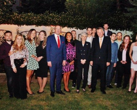 Фондация подкрепи с 230 000 лева 151 млади медици от 29 населени места и 66 лечебни заведения