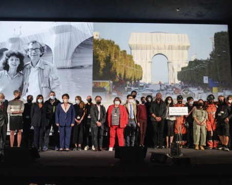 Макрон откри опакованата арка по проект на Кристо: Мечтата му се сбъдна след 60 години