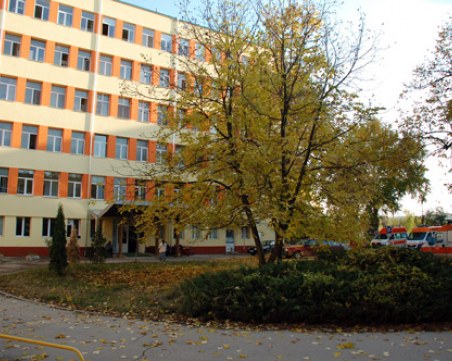 Назначиха проверка за смъртта на 33-годишна жена пред болница в Монтана със симптоми на COVID