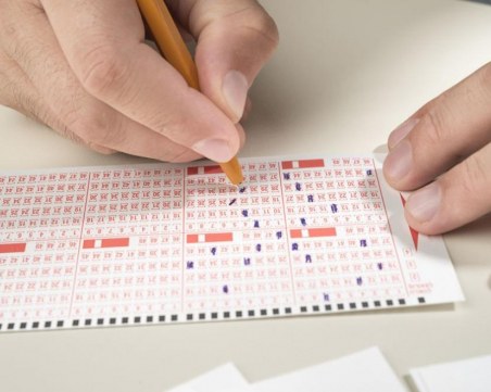 Американец три пъти печели джакпота, купувайки фишове от едно място