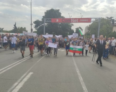 Сблъсъци с полицията на протест в Айтос заради тежка катастрофа