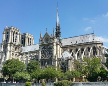 Започва възстановяването на Нотр Дам