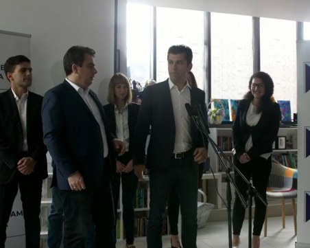 Кирил Петков представи 