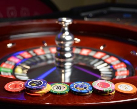 Спряха 14 сайта за хазартни игри у нас