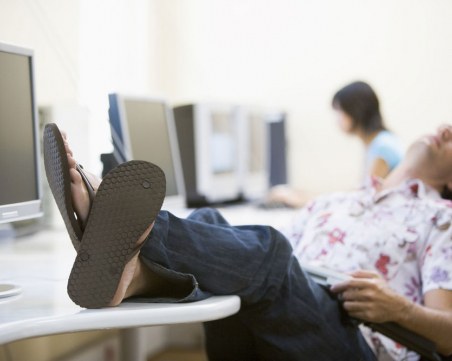 10 начина да се справим с мързелив колега