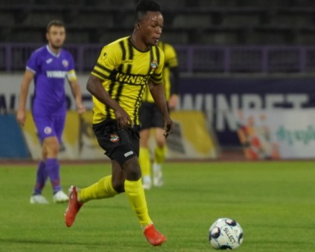 Скандален съдия и Даниел Младенов изхвърлиха Ботев от Купата