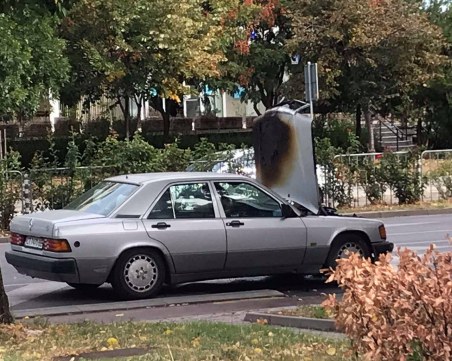 Кола се самозапали в центъра на Пловдив
