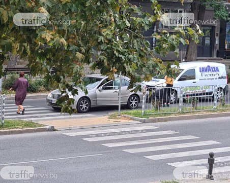Коли се удариха на пешеходна пътека в Пловдив
