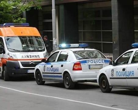 Mомиче е с комоцио след катастрофа между две коли и трамвай в София