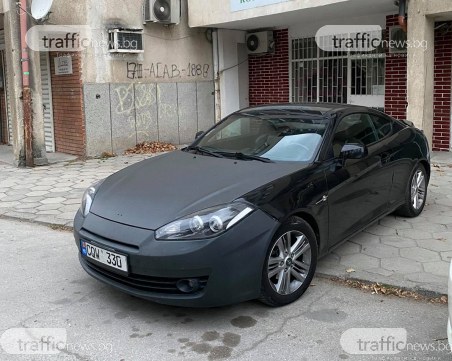 Нагъл шофьор паркира пред вход на блок в 