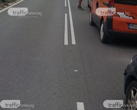 Ремонт затапи пътя Кричим-Девин, образува се голямо задръстване