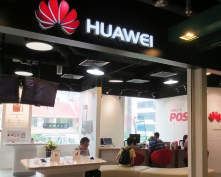 В Литва призоваха хората да изхвърлят китайските си смартфони