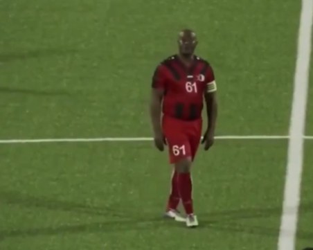 Вицепрезидентът на Суринам стана най-възрастният футболист участвал в официален мач