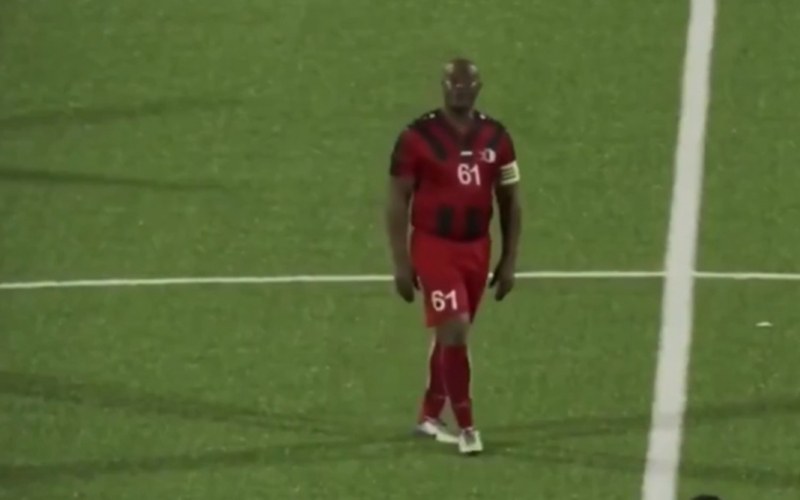 Вицепрезидентът на Суринам стана най-възрастният футболист участвал в официален мач