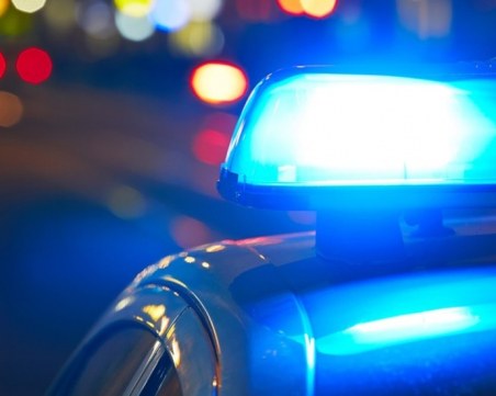 Мъж стреля с въздушен пистолет по кола с двама души в София