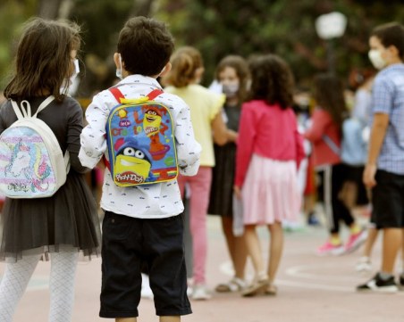 Само за 10 дни: Над 6000 ученици в Гърция са с COVID