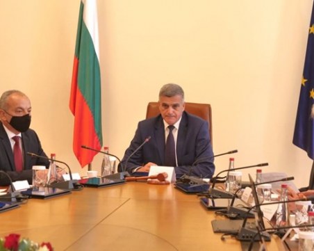 Стефан Янев на среща с туристическия бранш, обсъждат помощи за сектора
