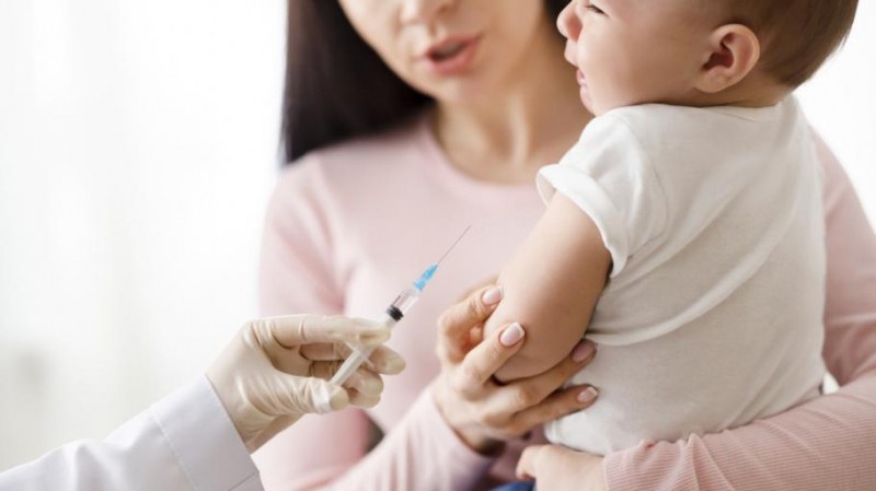 Проверяват дали бебета в Турция са били ваксинирани срещу COVID-19 по погрешка