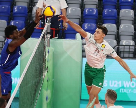 България надигра Куба и продължава в първата осмица на Световното