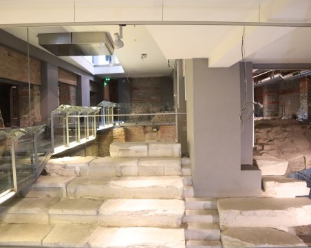 Отварят за посетители източния сектор на Римския стадион под магазин H&M