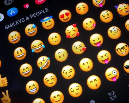 Продадоха на търг първите емотикони за близо 240 000 долара